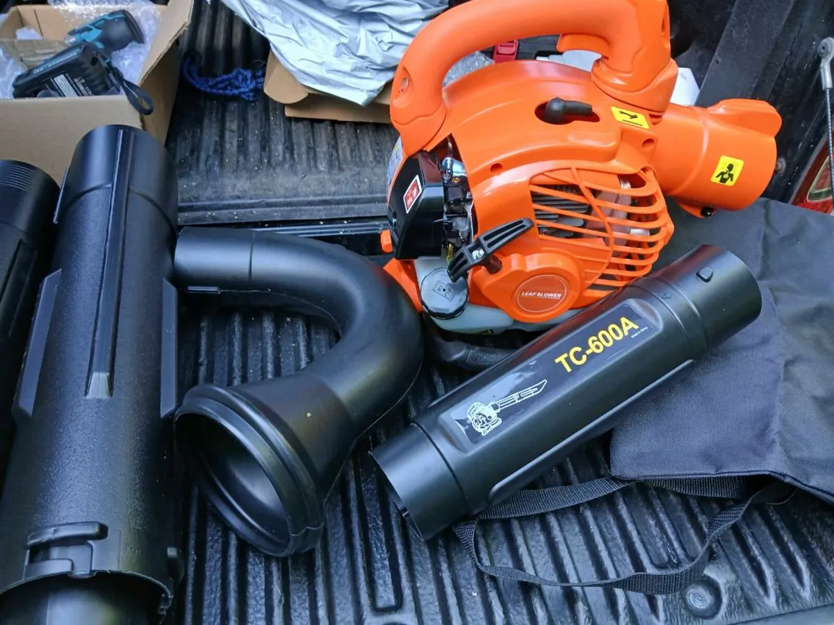 LEAF BLOWER/VAC - Image 1
