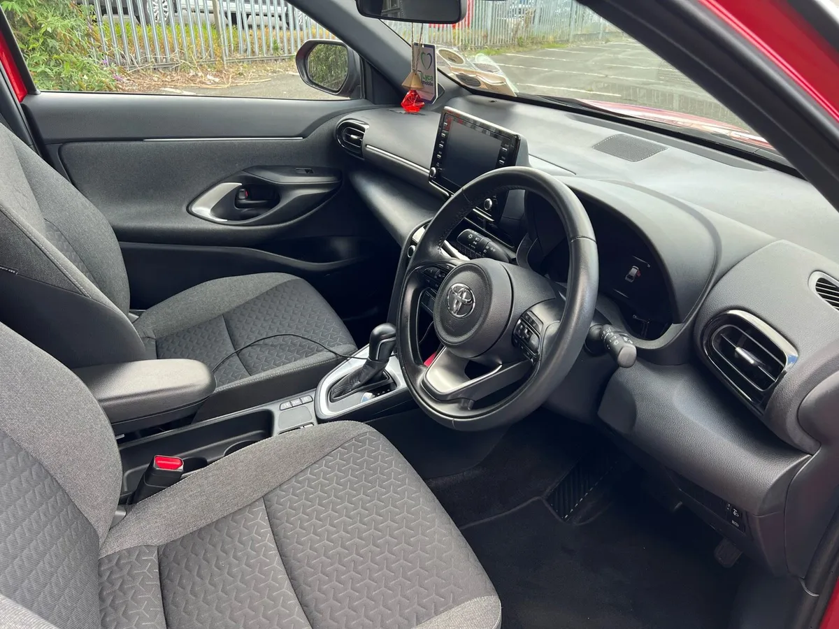 Yaris Cross Hybrid Automatic 16500 km only - Image 2