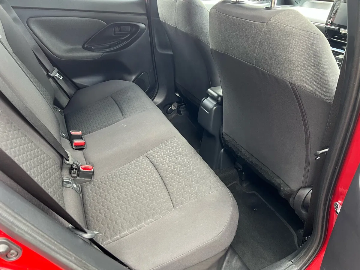 Yaris Cross Hybrid Automatic 16500 km only - Image 3