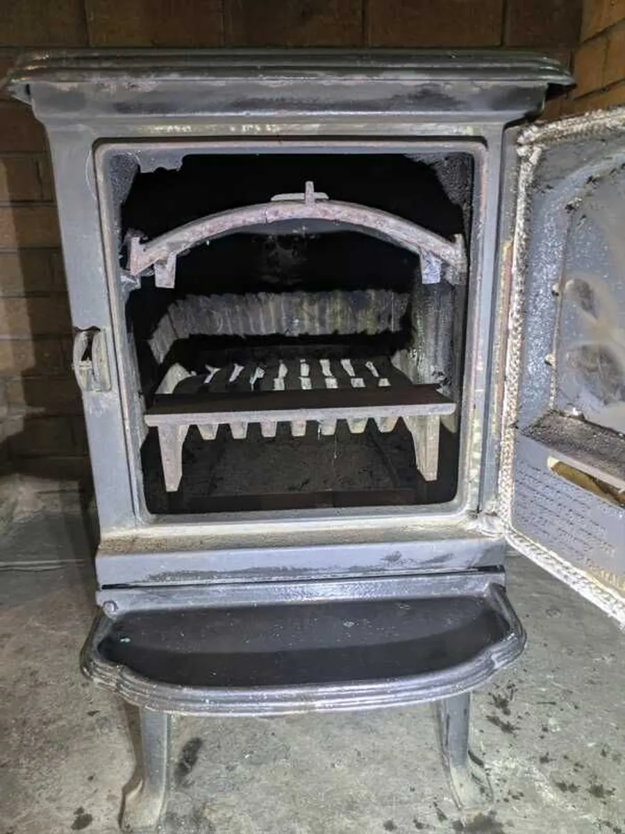Waterford Stanley cast-iron wood stove plus extras - Image 3