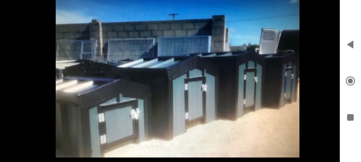 Insulated steel dog house kennel - Image 1