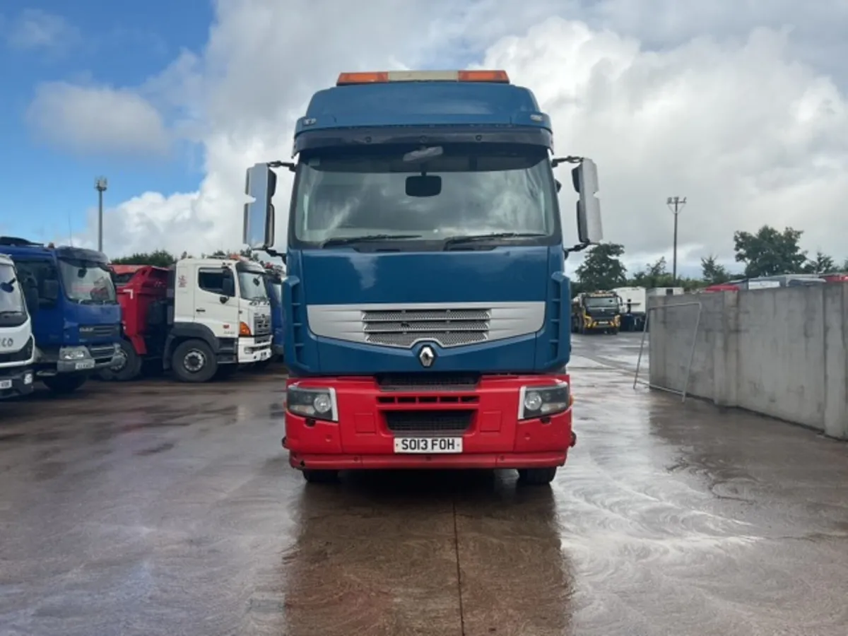 2013 Renault Premium 460 6x2 Dropside with Crane - Image 2