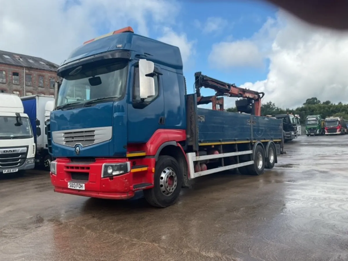 2013 Renault Premium 460 6x2 Dropside with Crane - Image 3