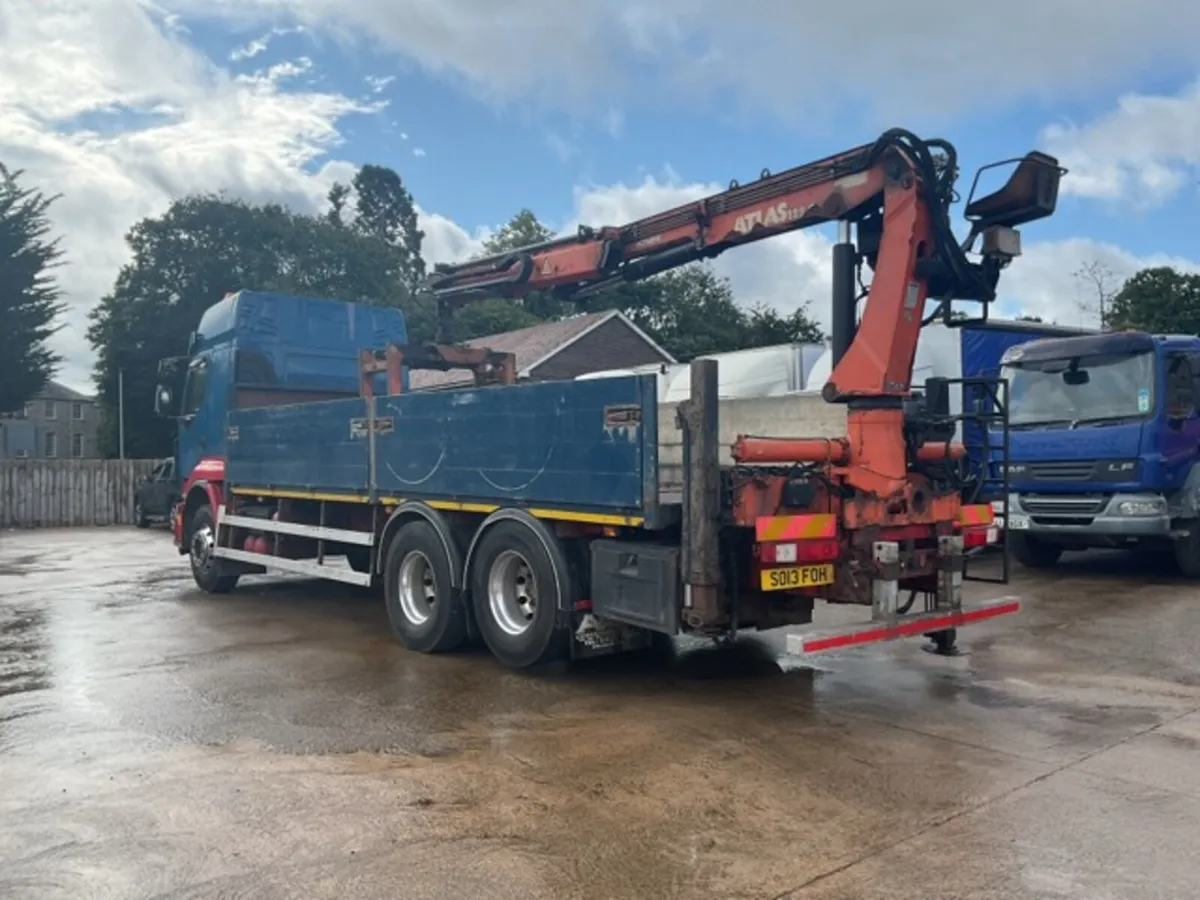 2013 Renault Premium 460 6x2 Dropside with Crane - Image 4