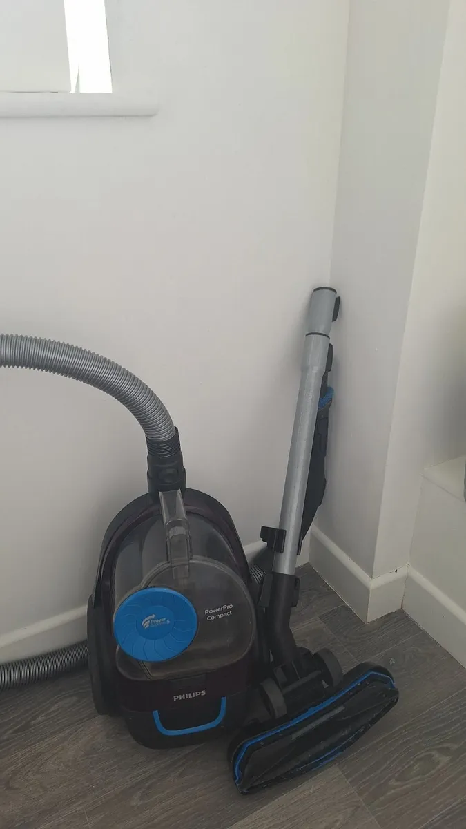 Philips bagless hoover - Image 4