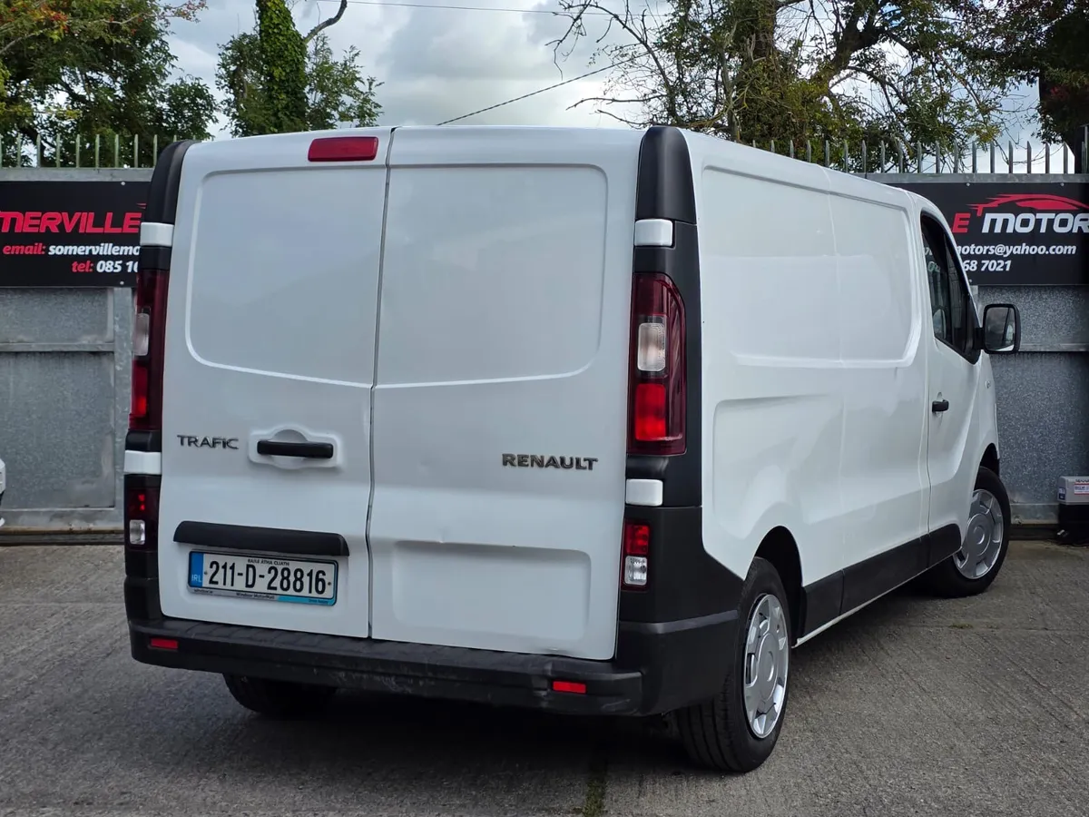 RENAULT TRAFIC 2.0 DIESEL 3 SEATER “VAT INCLUDED” - Image 4