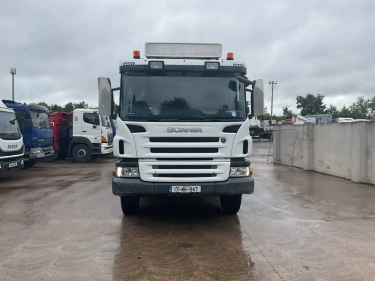 2017 Scania P410 8x4 Tipper - Image 2