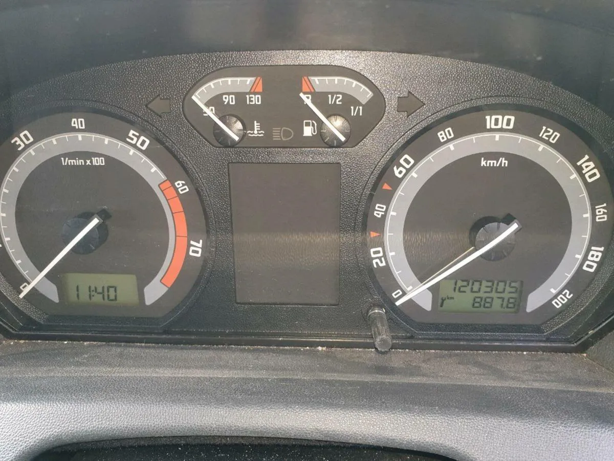 Skoda Fabia 1.2 petrol - Image 2