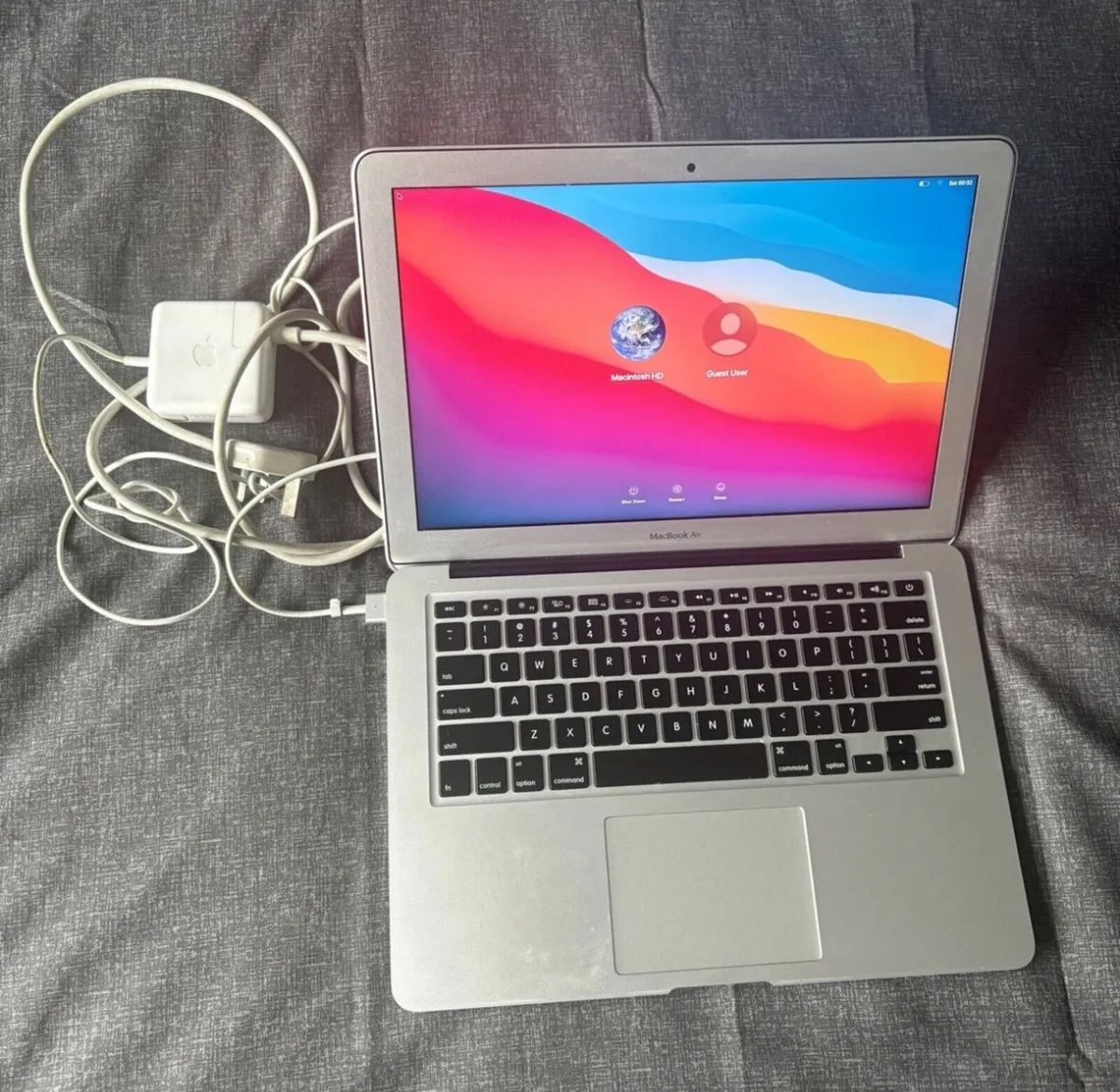 Apple MacBook Air 13" laptop (2017) - Image 1