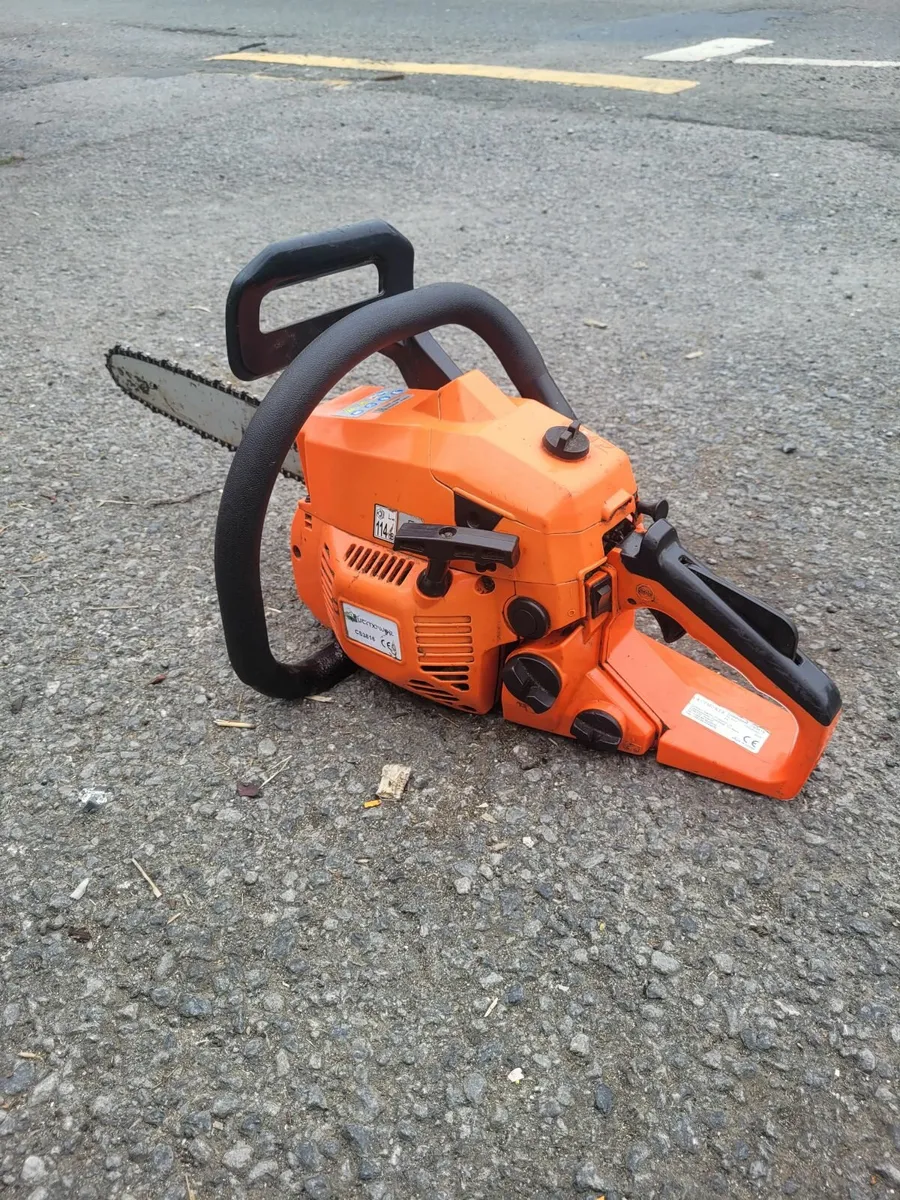Kutmower cs3816 chainsaw running well - Image 1