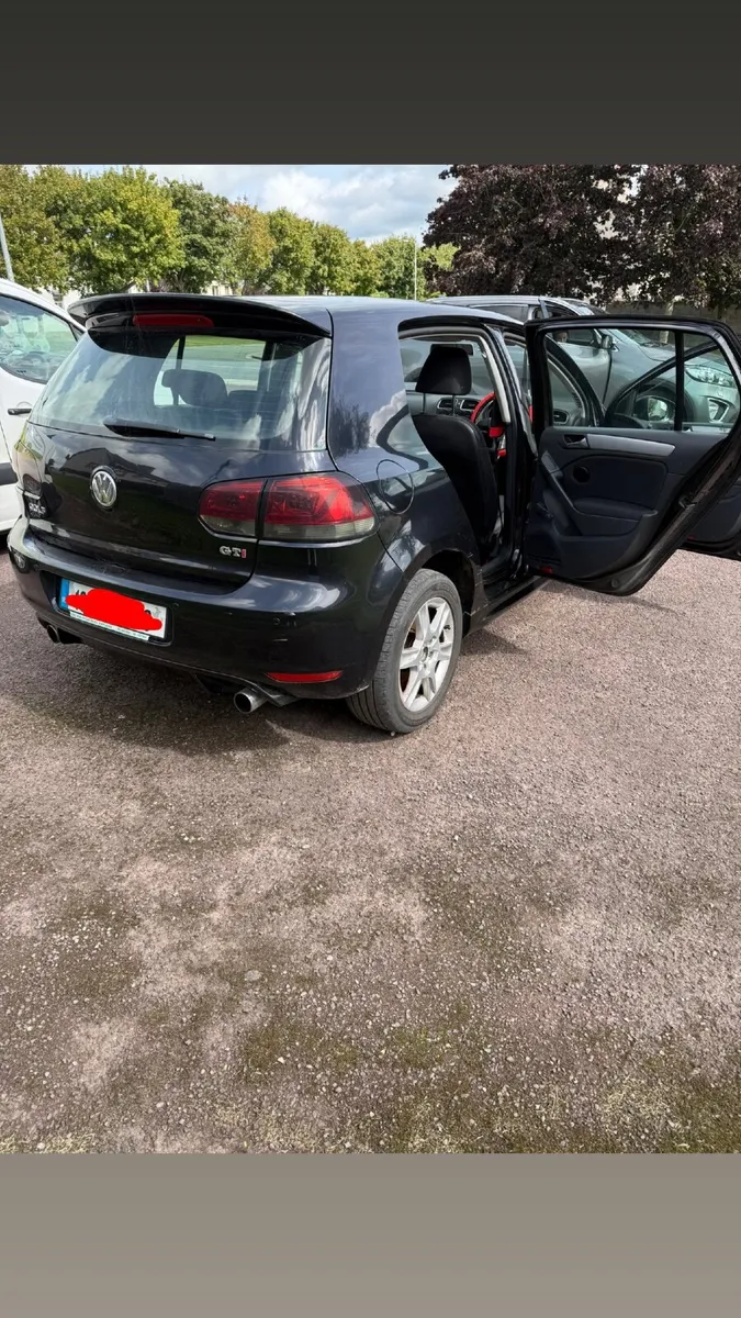 Volkswagen Golf 2010 - Image 2