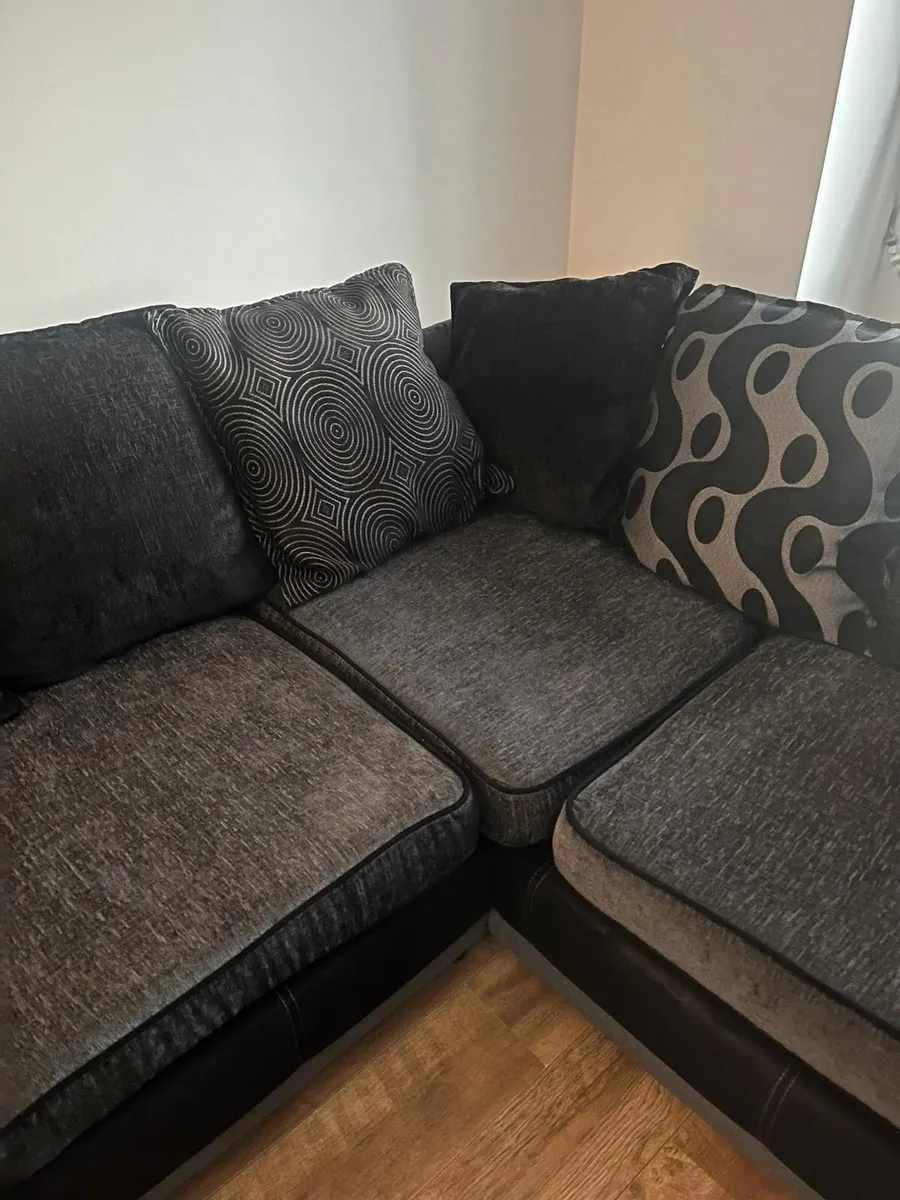 Suite of Furniture - Image 3