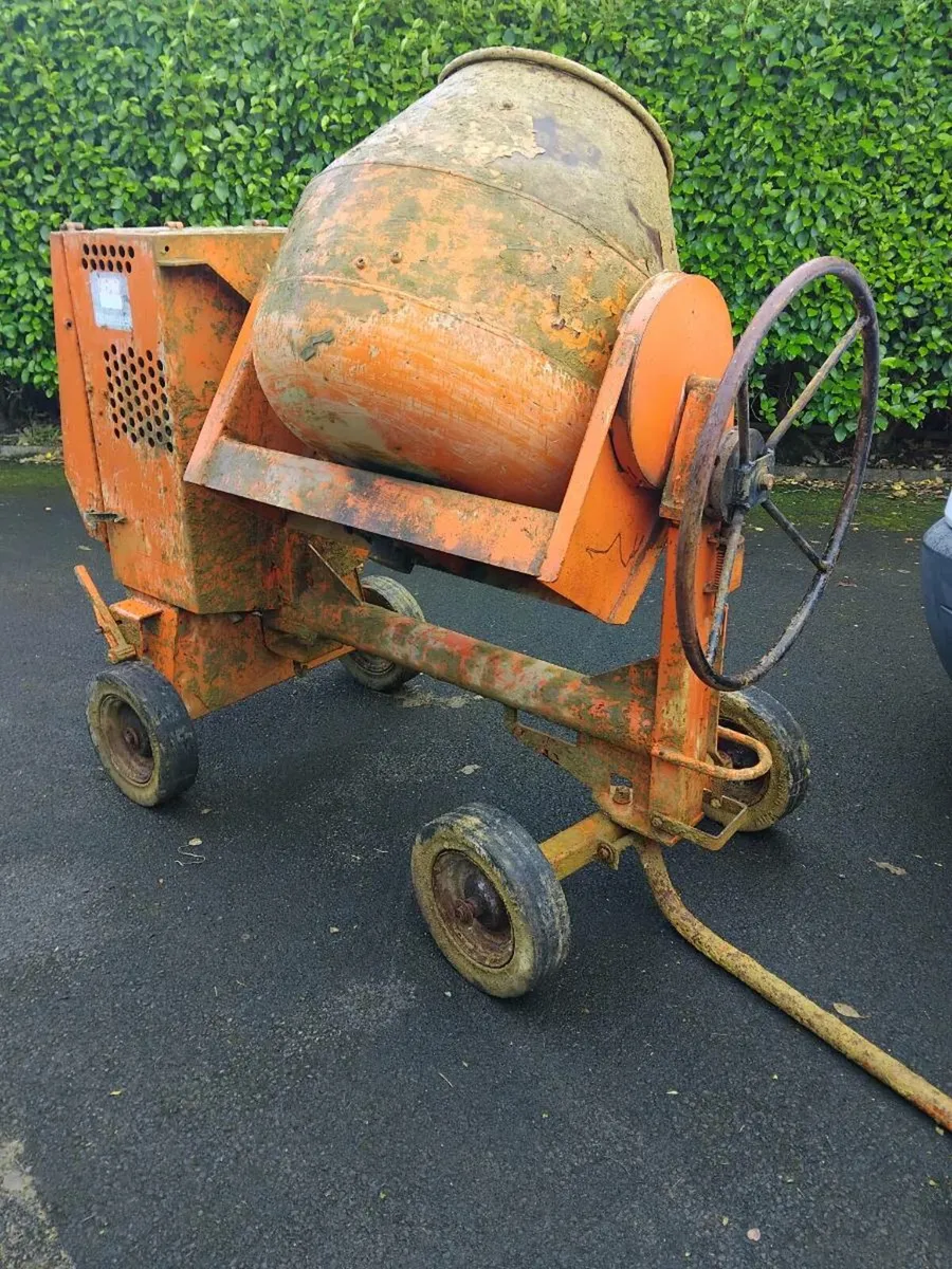 Cement mixer - Image 1