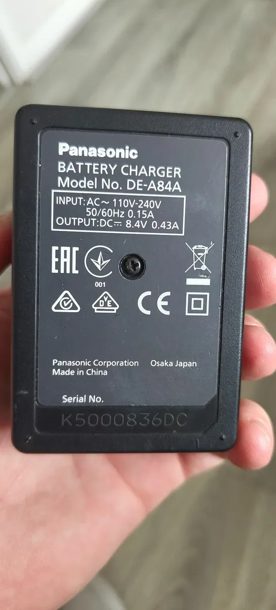 Original LUMIX PANASONIC CHARGER DE-A84A - Image 2
