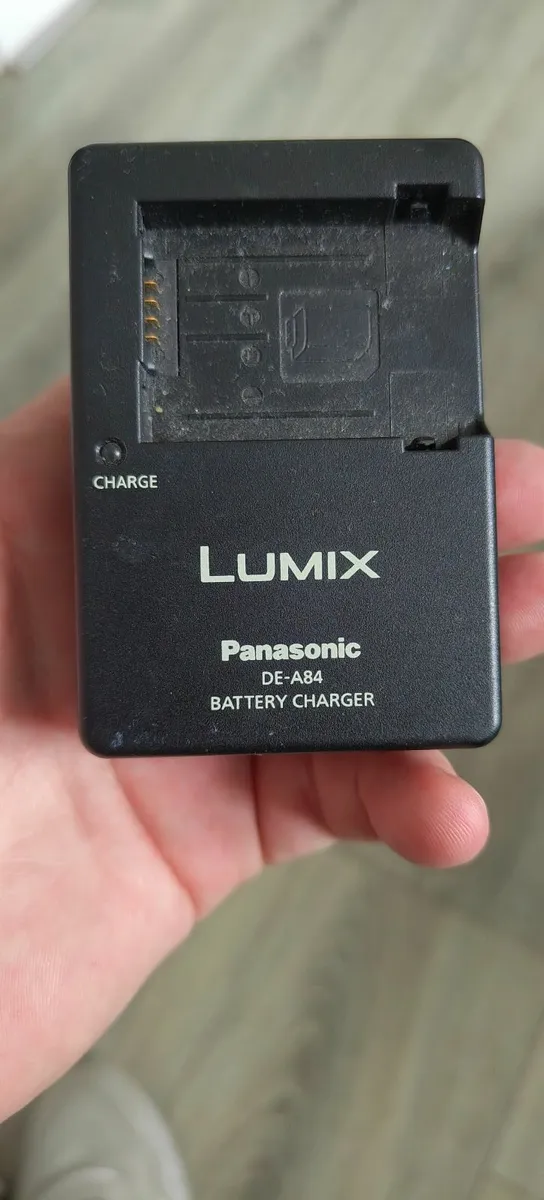 Original LUMIX PANASONIC CHARGER DE-A84A - Image 1