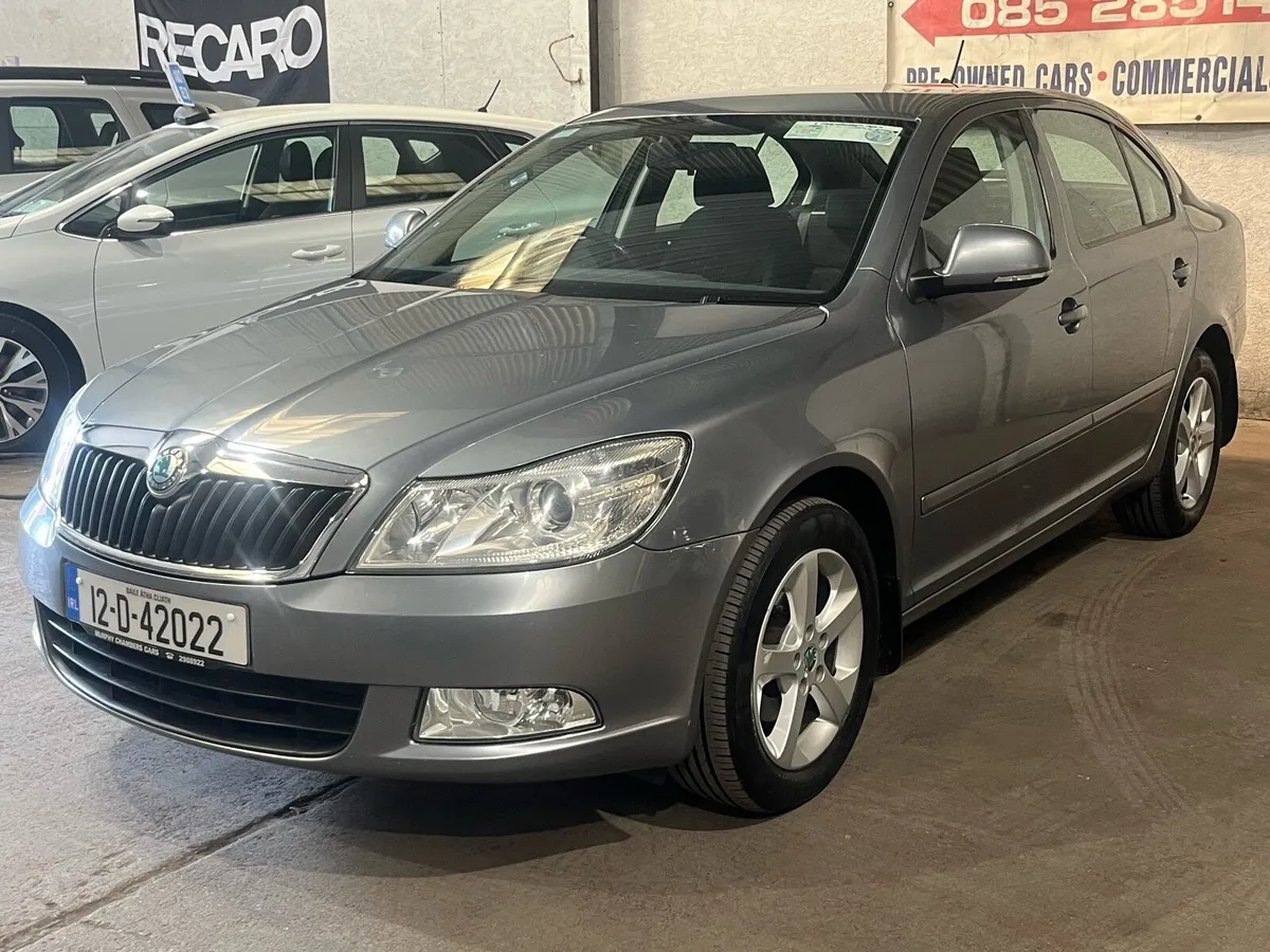 2012 SKODA OCTAVIA LOW MILES MINT CONDITION - Image 3