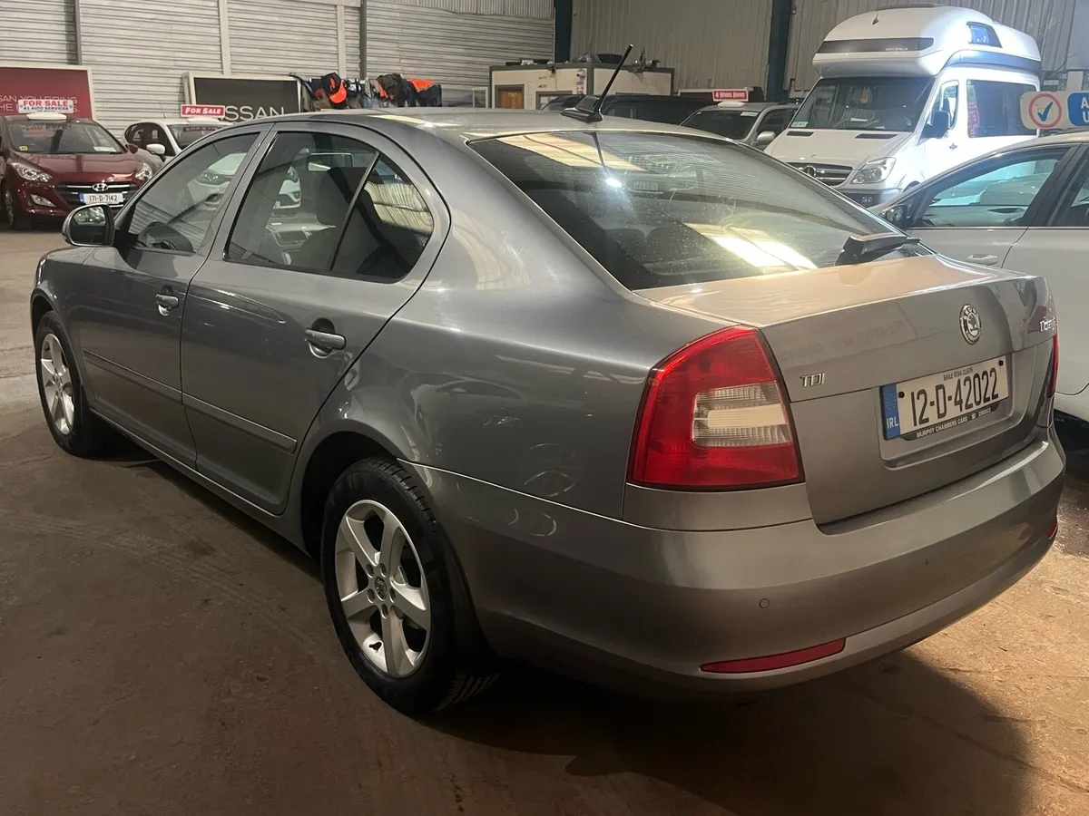 2012 SKODA OCTAVIA LOW MILES MINT CONDITION - Image 4