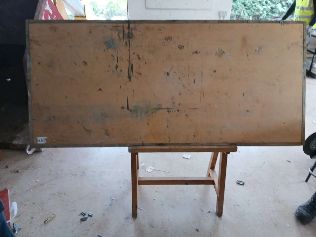 Easels - Image 1