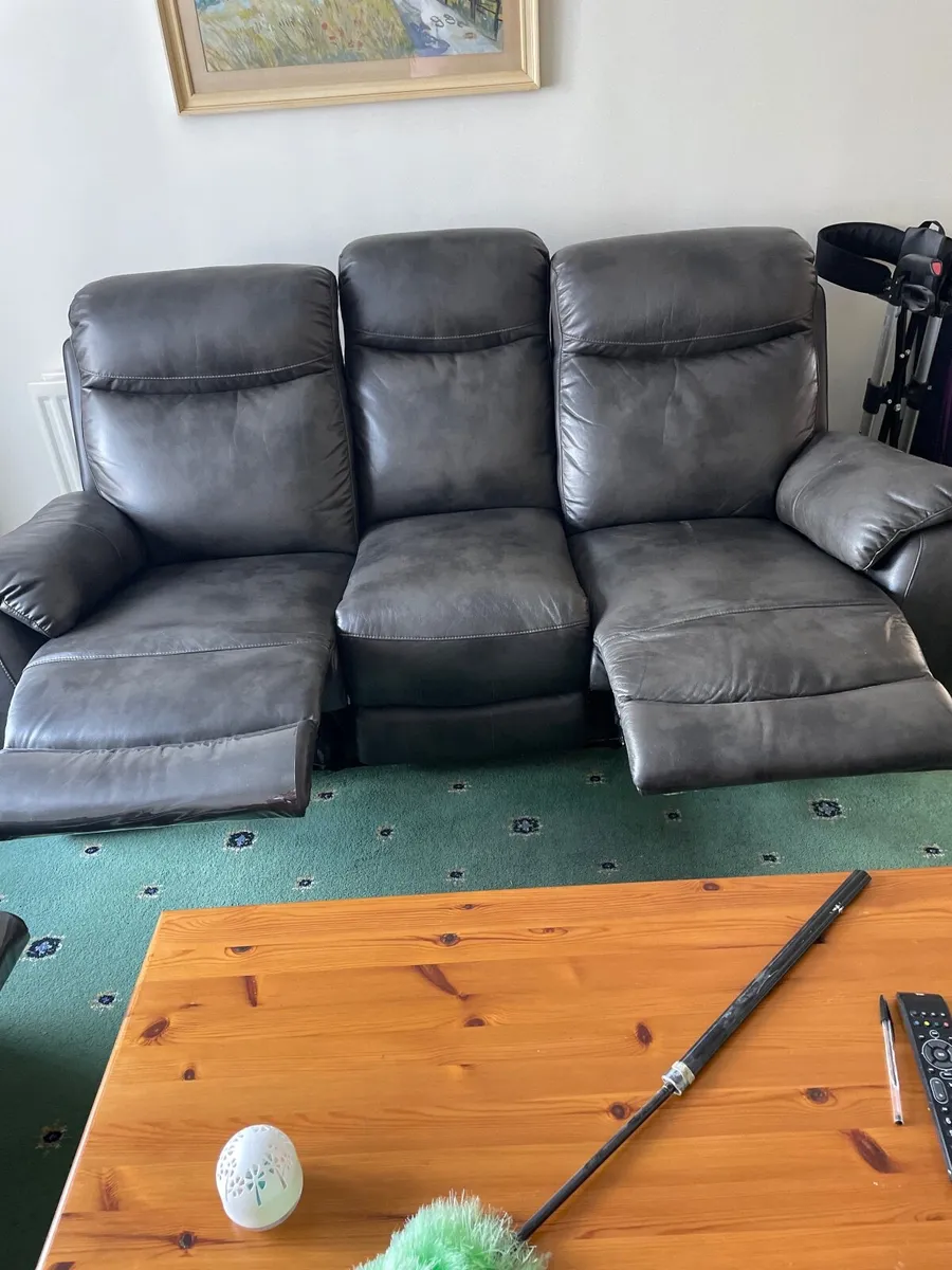 3 piece recliner suite - Image 2