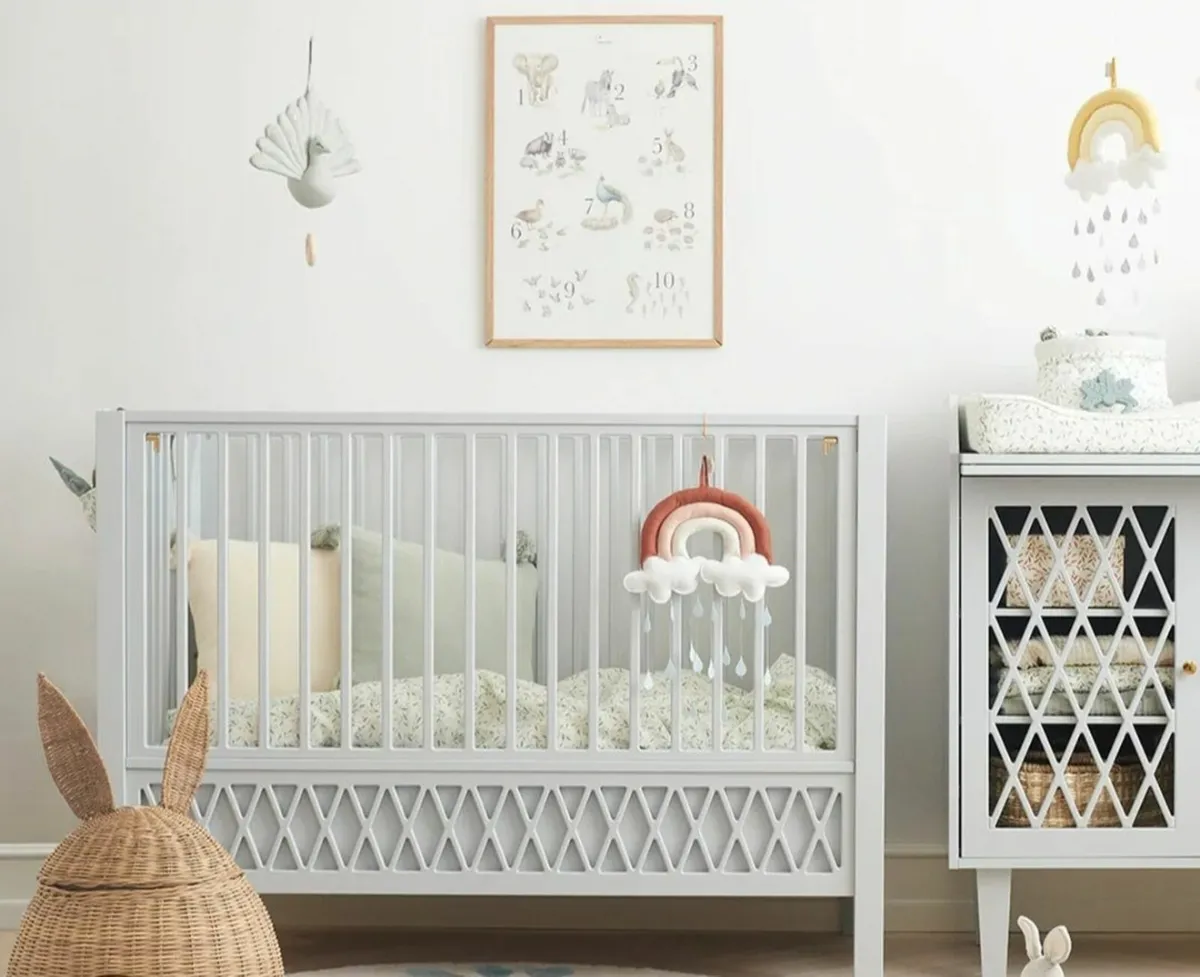 Baby cot - Image 1