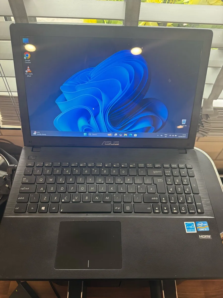 Laptop - Image 1