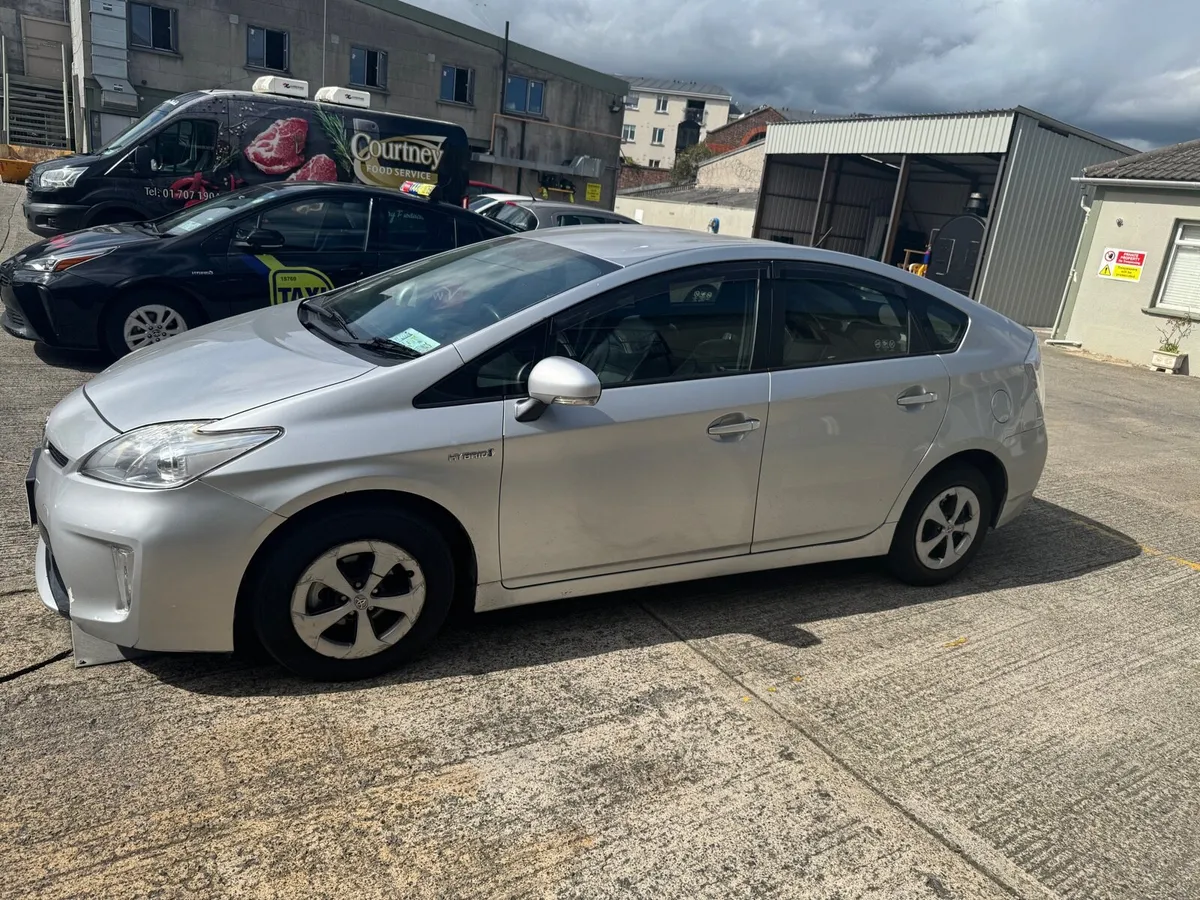 Toyota prius - Image 2