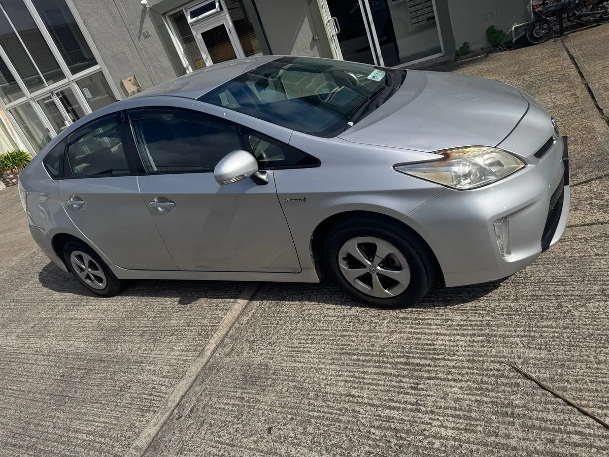 Toyota prius - Image 3