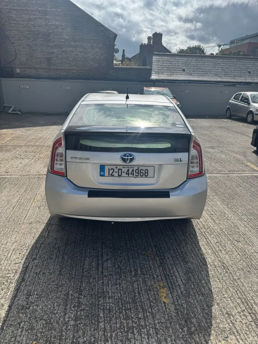 Toyota prius - Image 4