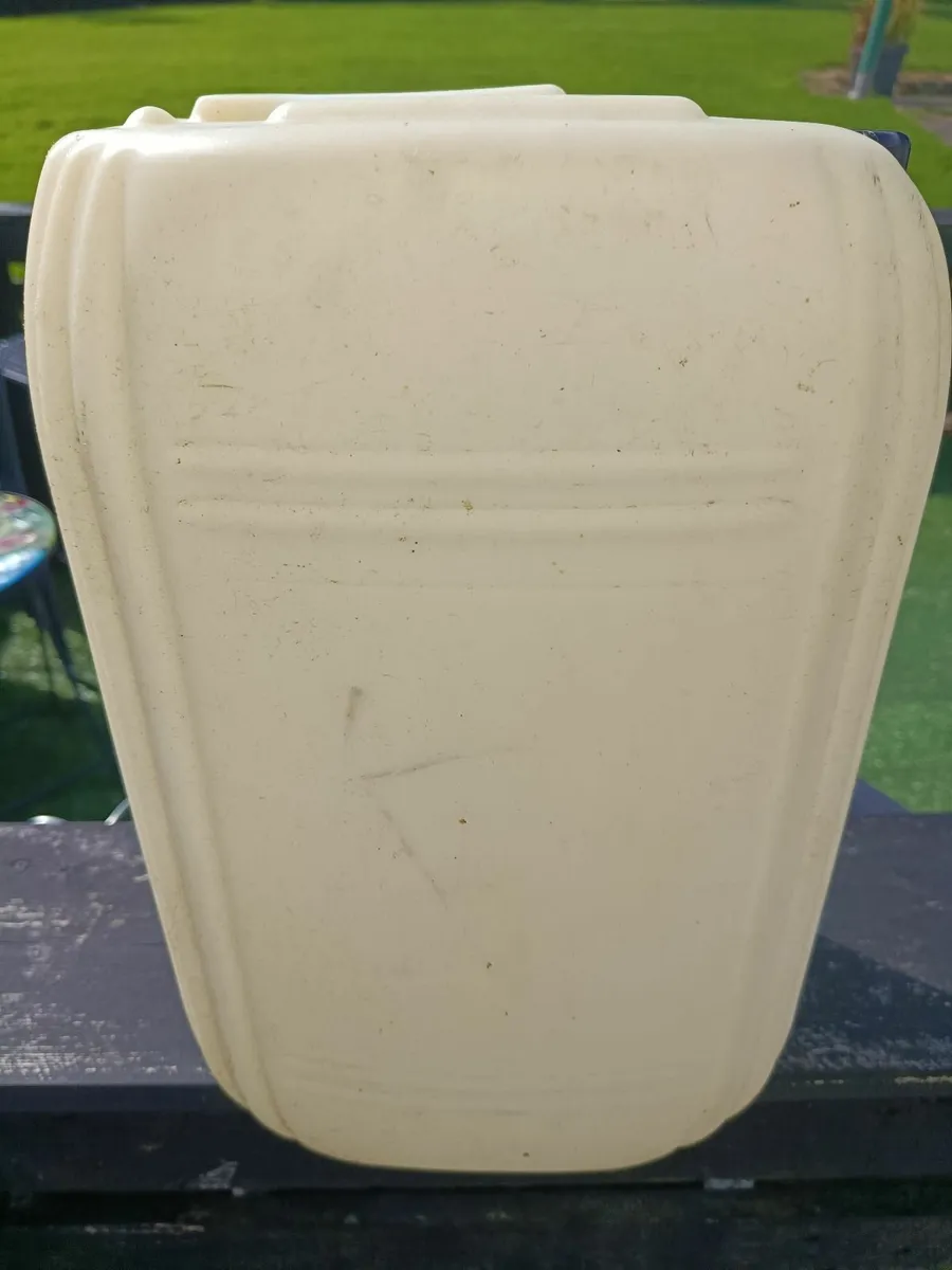 7 empty drums some black ideal for storage - Image 1