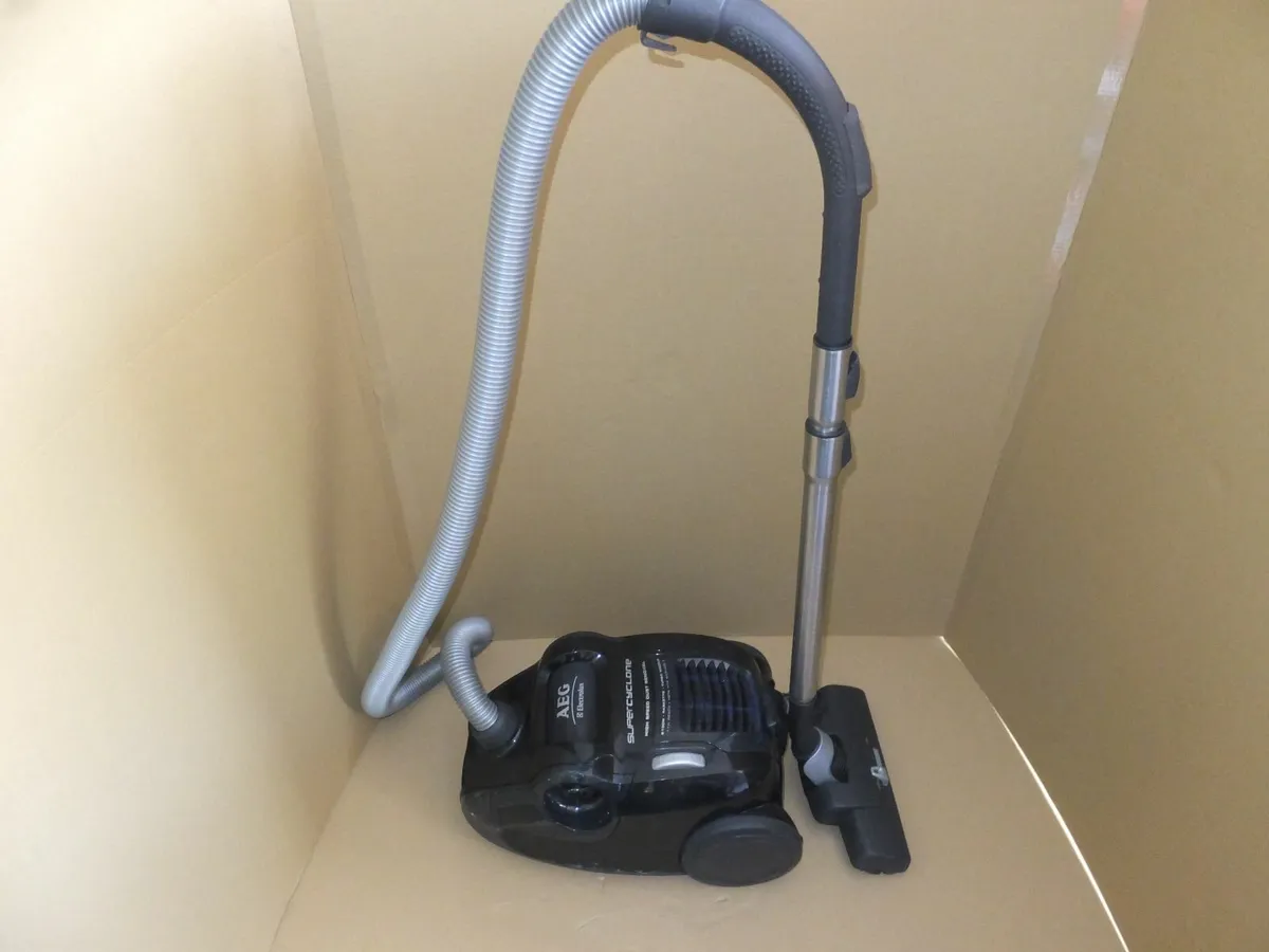 ELECTROLUX vacuum cleaner - Image 2
