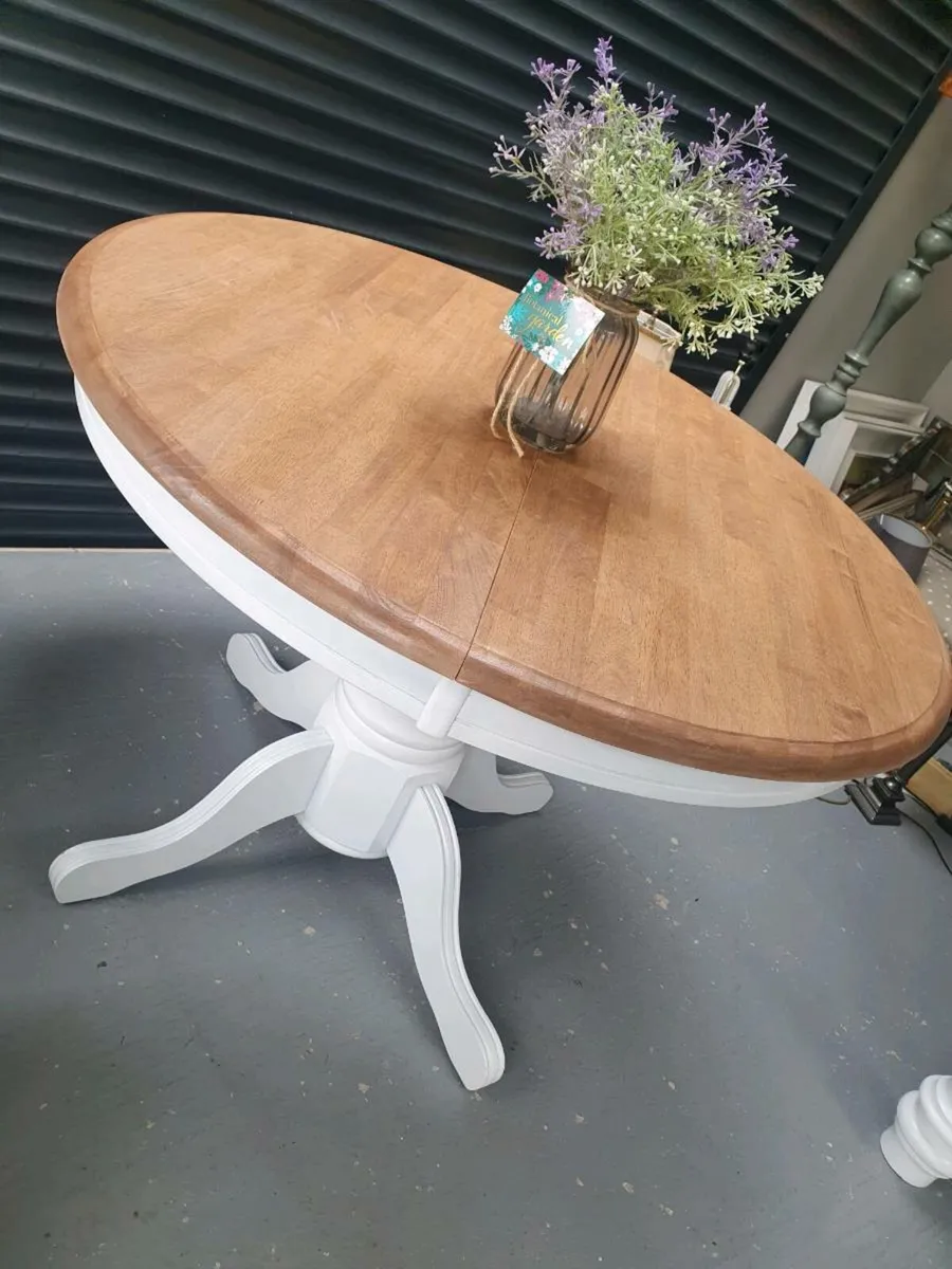 6 seater extendable dining table - Image 1