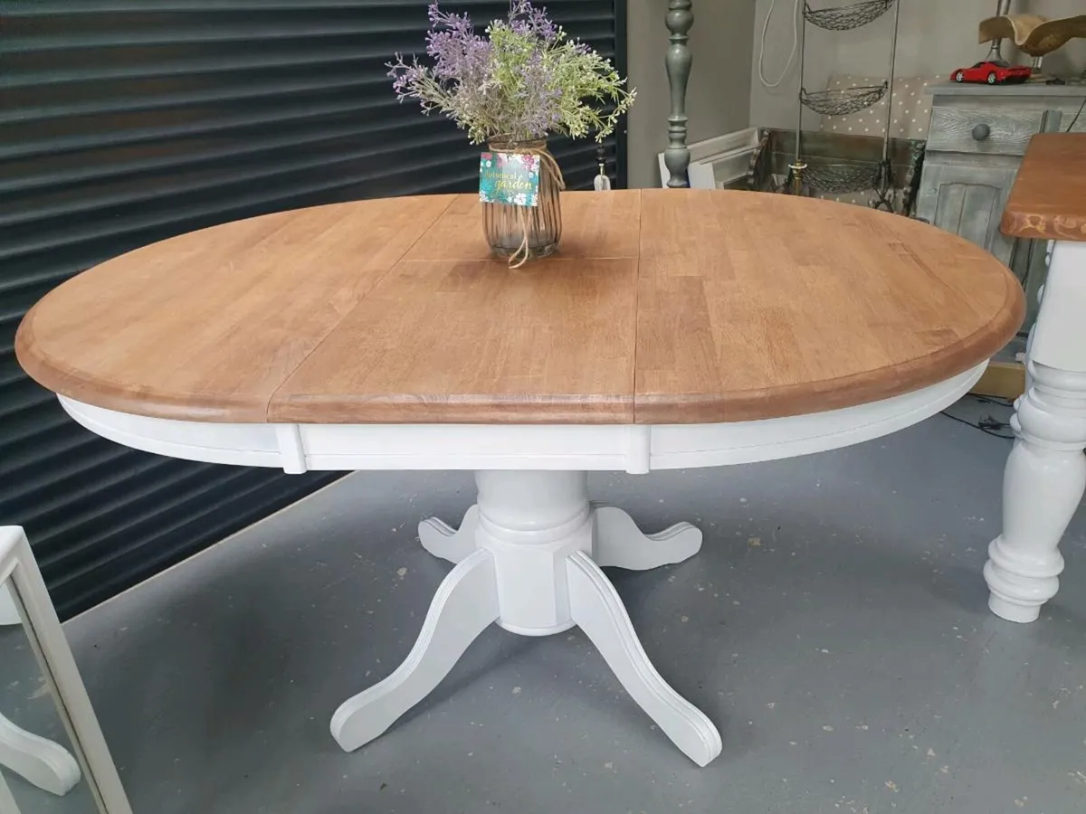 6 seater extendable dining table - Image 2
