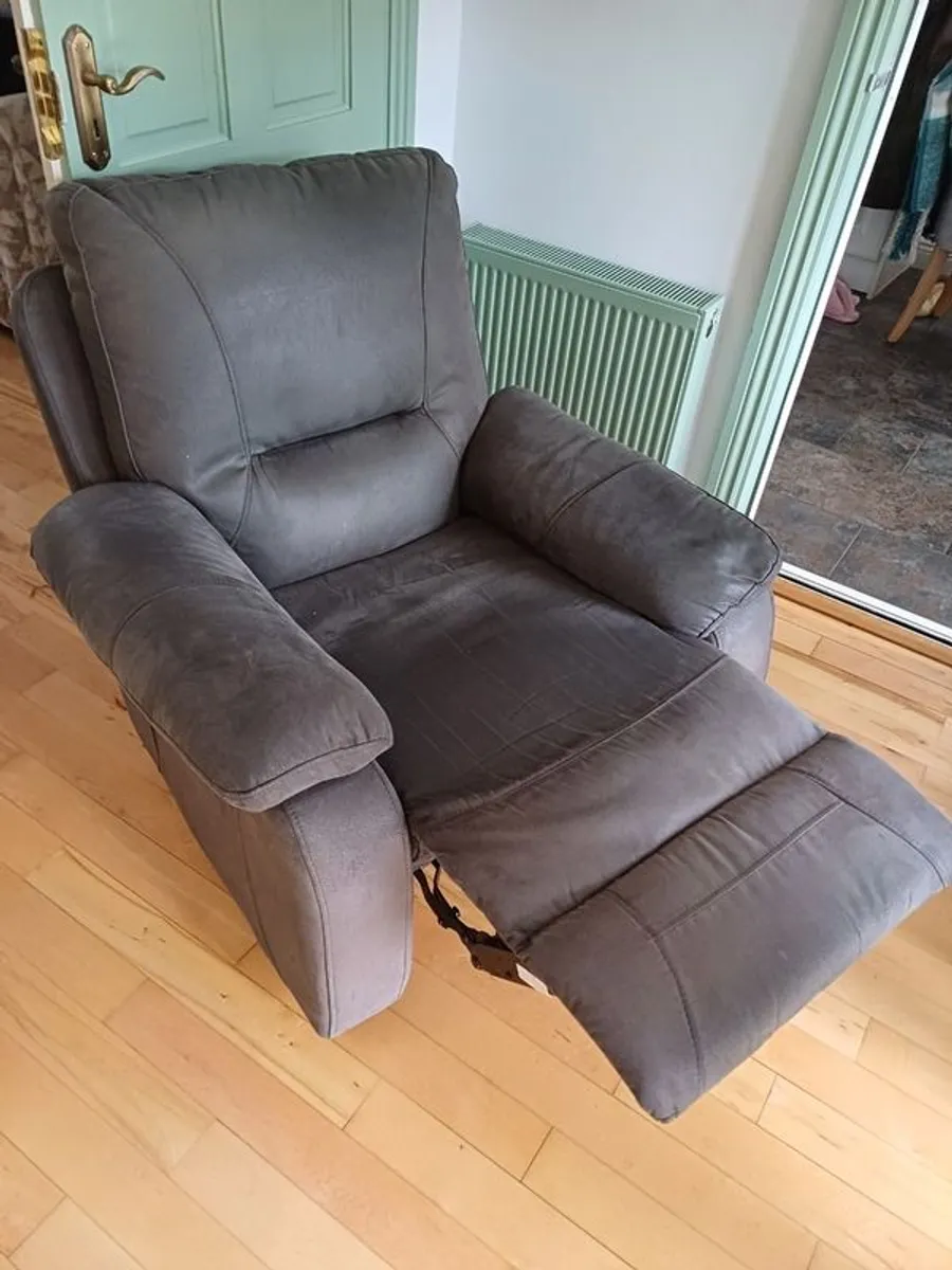 Reclining Armchairs - Image 2
