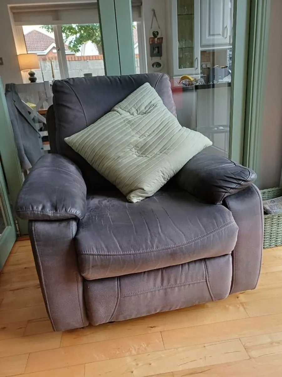 Reclining Armchairs - Image 3