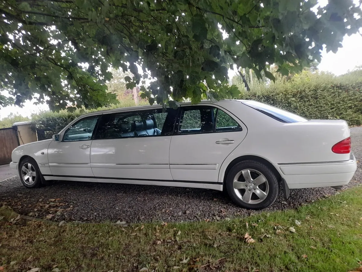 Mercedes-Benz Limousine - Image 3