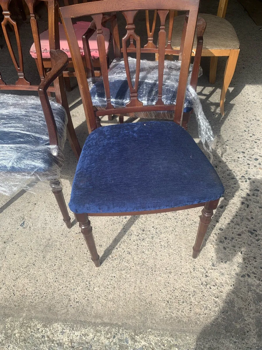 Table 6 chairs - Image 1