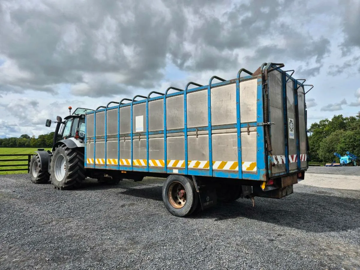 Cattle trailer - Image 1