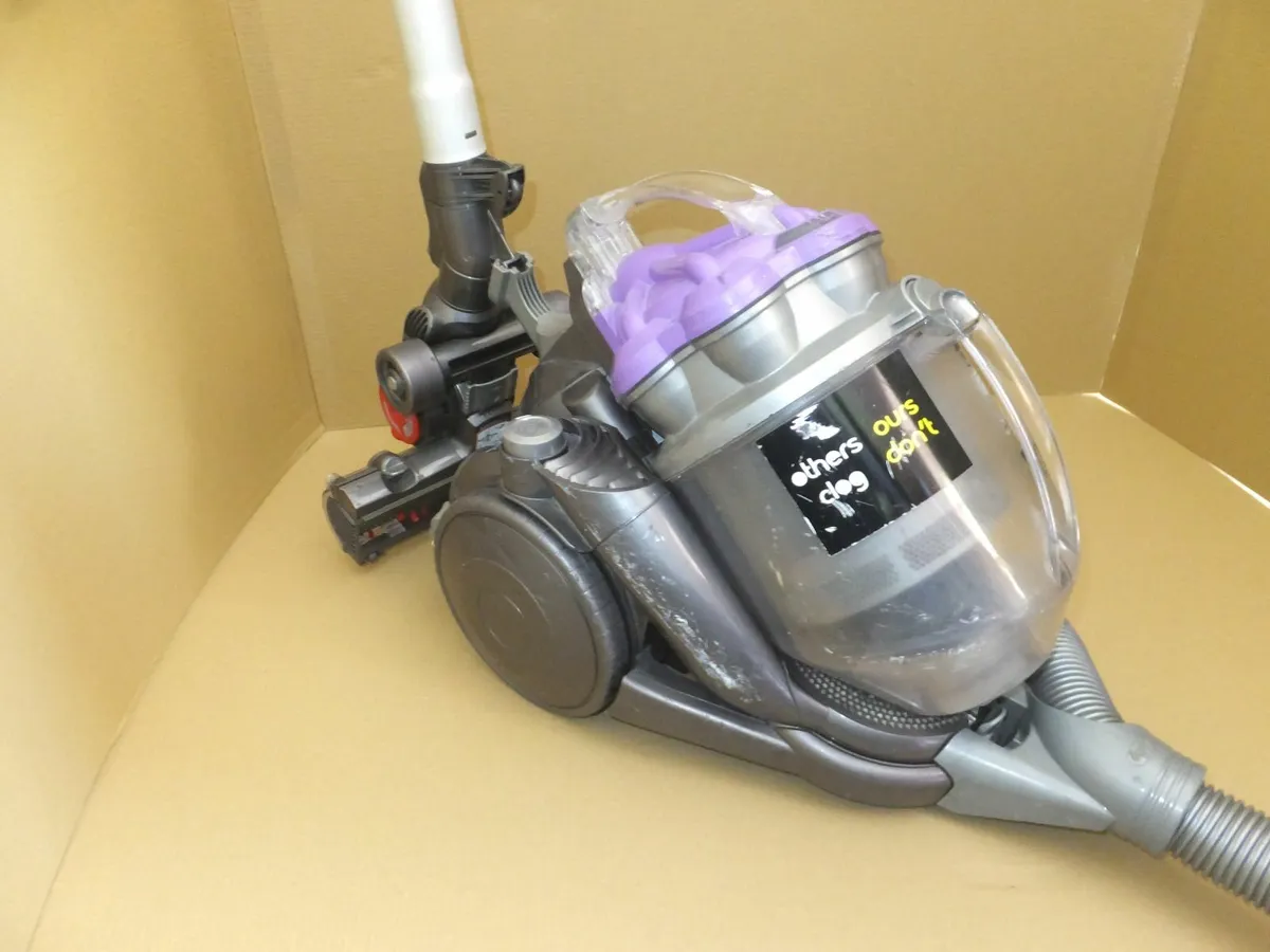 DYSON vacuum cleaner - Image 3