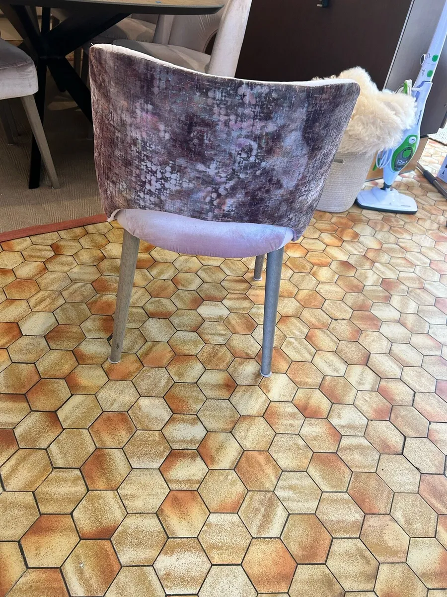 Dining table & Chairs - Image 3