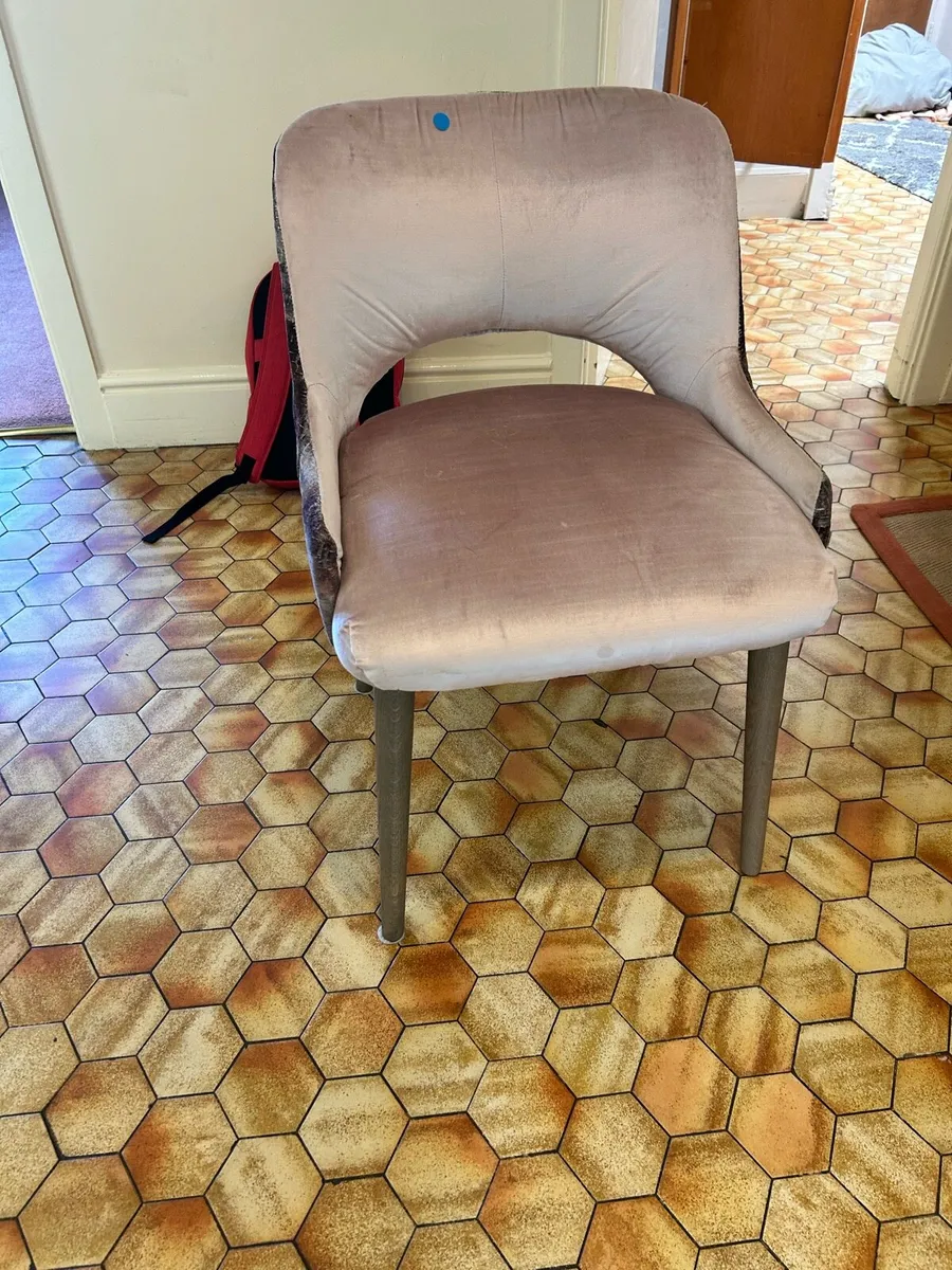 Dining table & Chairs - Image 4