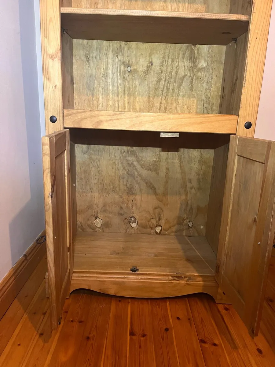 Mexican pine dresser - Image 3