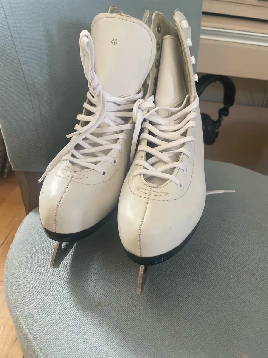 Ice skates - Image 1