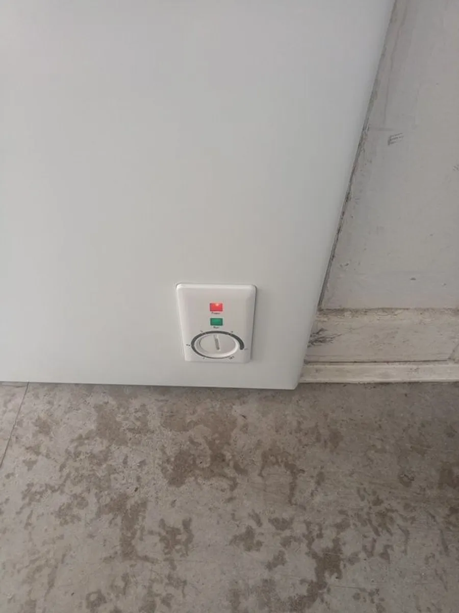 PowerPoint Chest Freezer - Image 2