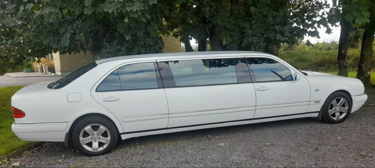 Mercedes-Benz Limousine - Image 1