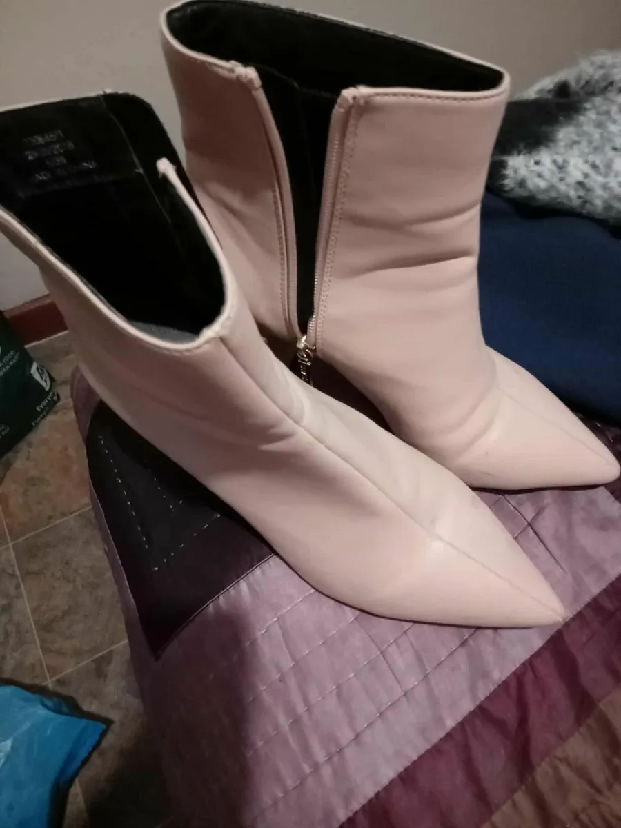 Boots - Image 4