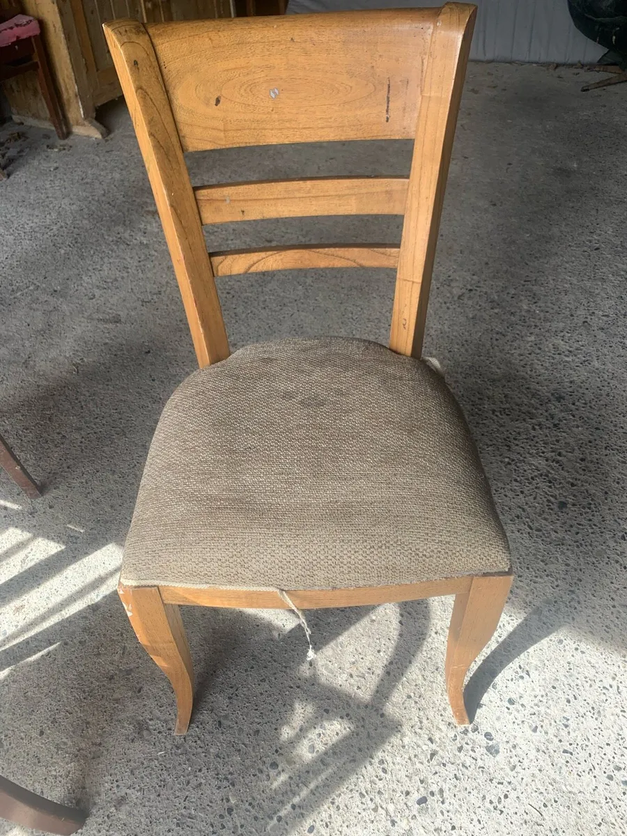Table 6 chairs