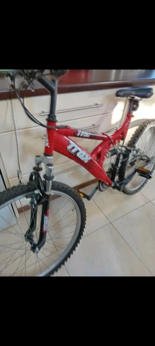 BOYS MOUNTAIN BIKE 26 INCH WHEELS - Image 1