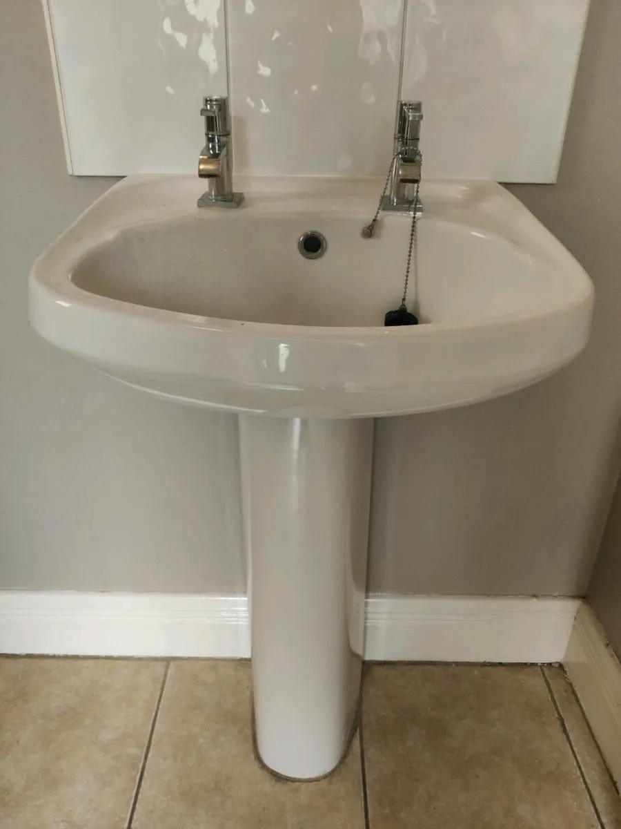 Basin with tap - Image 1