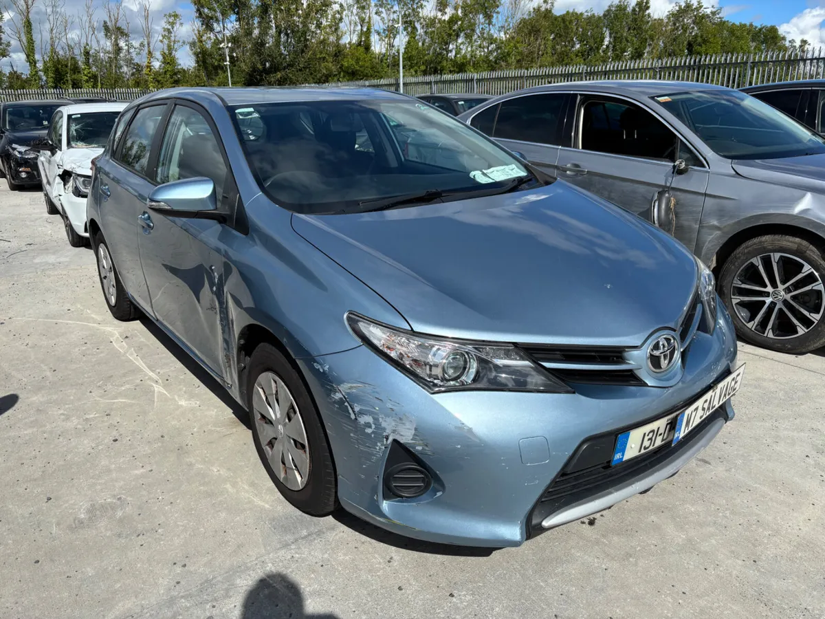 13 Auris 1.3 Petrol ONLY  70km Drive home - Image 2