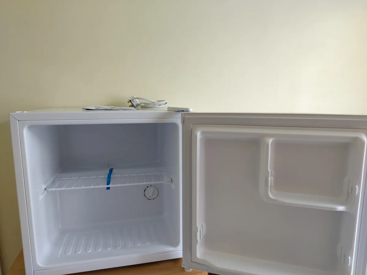 Thor Mini Fridge, as new, €75 o.n.o. - Image 2